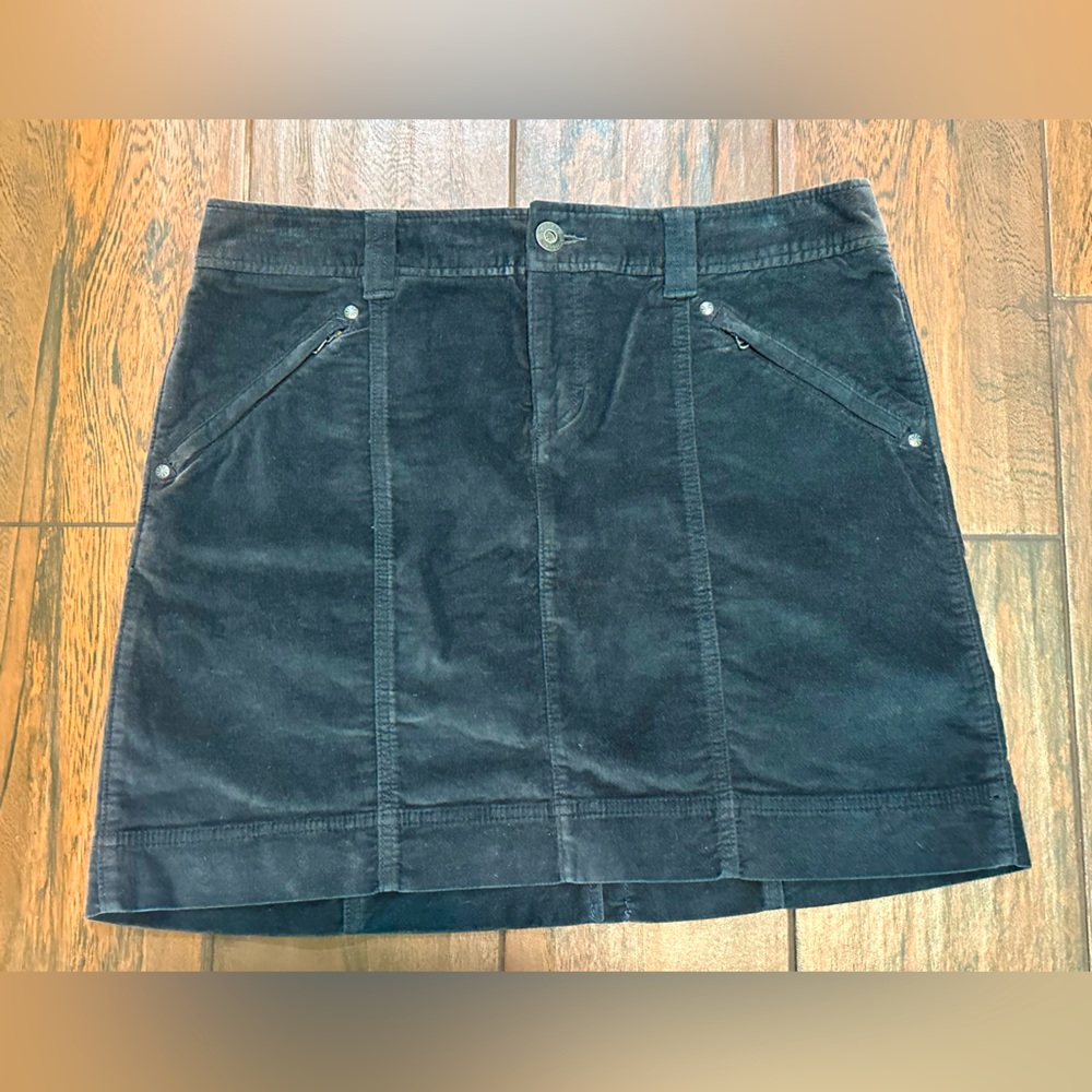 Athleta velvet-like skirt. Beautiful dark gray. 98% cotton and 2% spandex.